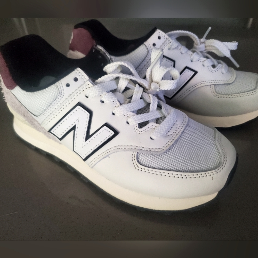 SOLD - Women's New Balance 574 Sneakers